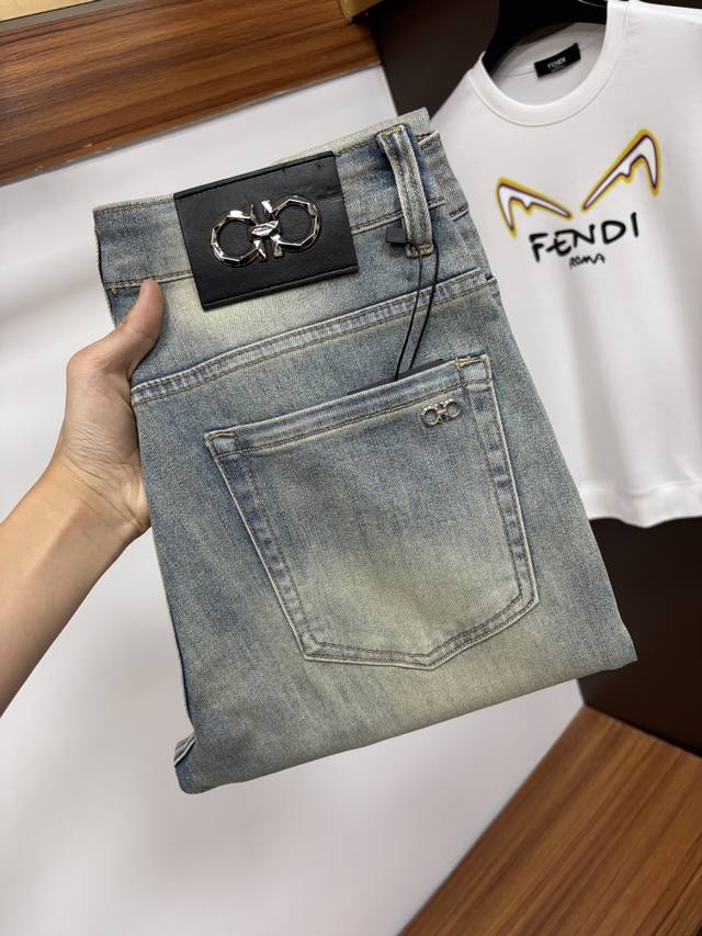 Returns and exchanges supported after the Chinese New Year. Ferragamo's new autu