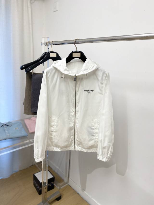 Louis Vuitton 2026 New Reversible Jacket, stylish and chic, simple and versatile