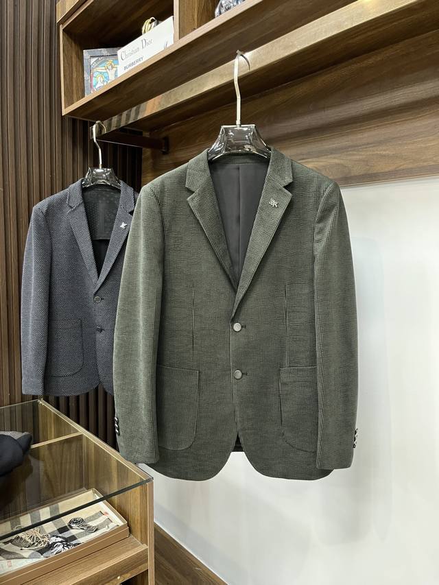 Dior 迪奥- 2026Ss秋冬新品外贸公司订单 时尚精品西装外套，定制高品质聚酯纤维面料！顶级时尚大牌元素Logo设计，三标齐全！原版五金辅料，线条流畅，工