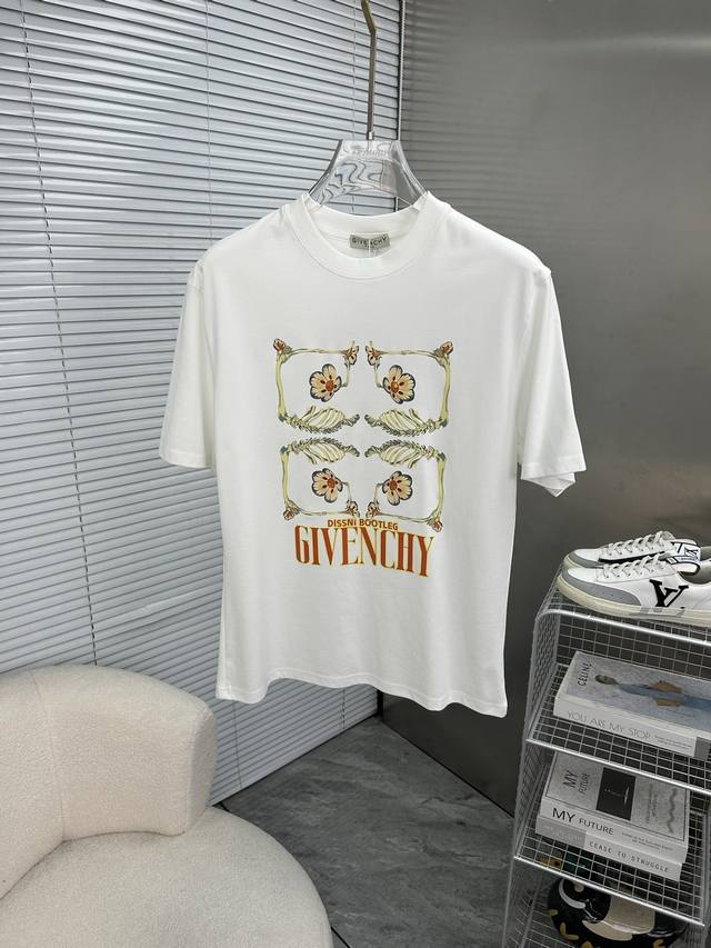 Givenchy 2026 Spring/Summer Newest Short-Sleeve T-Shirt is Now Available!! This