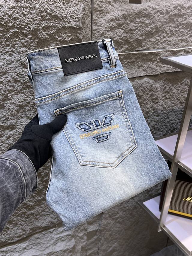 Armani 2026 Spring/Summer New Men's Jeans. Made with imported denim fabric, feat