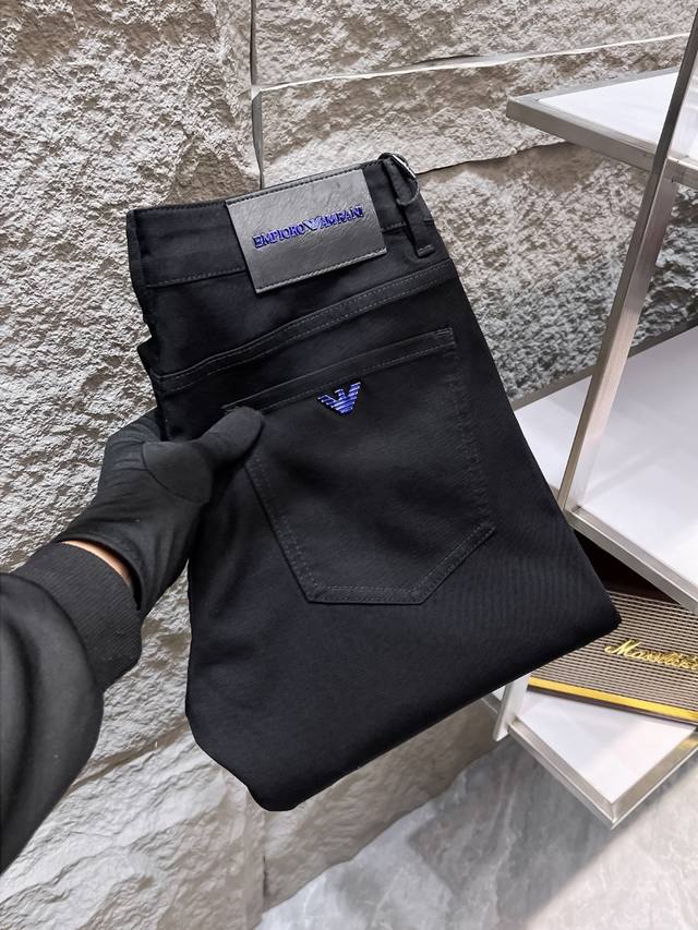 Armani 2026 Spring/Summer New Men's Jeans. Made with imported denim fabric, feat