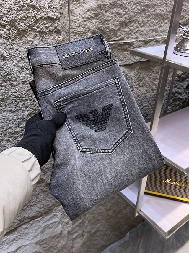 Armani 2026 Spring/Summer New Men's Jeans. Made with imported denim fabric, feat