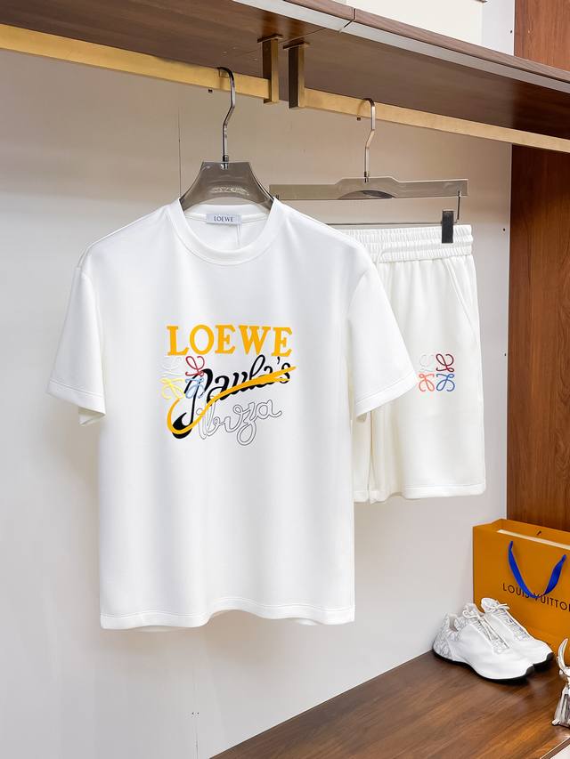 Loewe's new arrival exudes luxury! Exquisite details and a refined, three-dimens