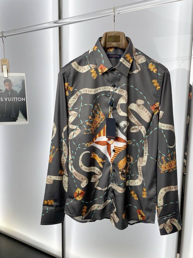 Louis Vuitton's latest men's casual long-sleeved shirt, a high-end custom-made,
