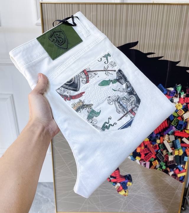 Burberry 2026 Spring/Summer Year of the Horse Hot Selling Jeans. 1:1 replica of