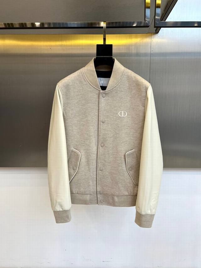Dior's Fall/Winter 2025 new jacket presents high-end fashion charm with a classi