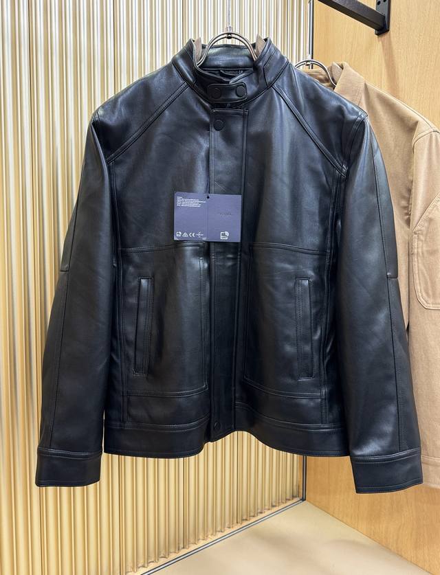 Prada's new leather jacket, a stylish faux sheepskin jacket. Synchronized with E