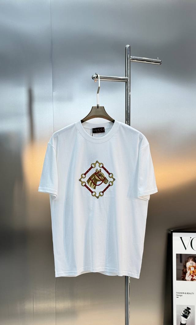 Gucci Horse Embroidery Short-Sleeve T-Shirt. Unisex Gucci Spring/Summer 2026 col