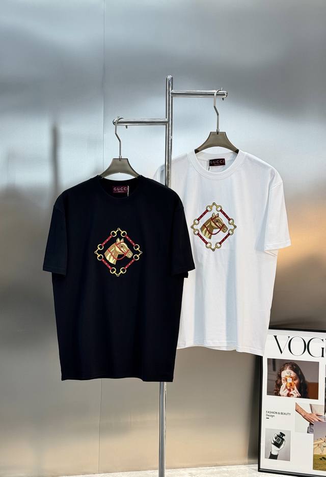 Gucci Horse Embroidery Short-Sleeve T-Shirt. Unisex Gucci Spring/Summer 2026 col