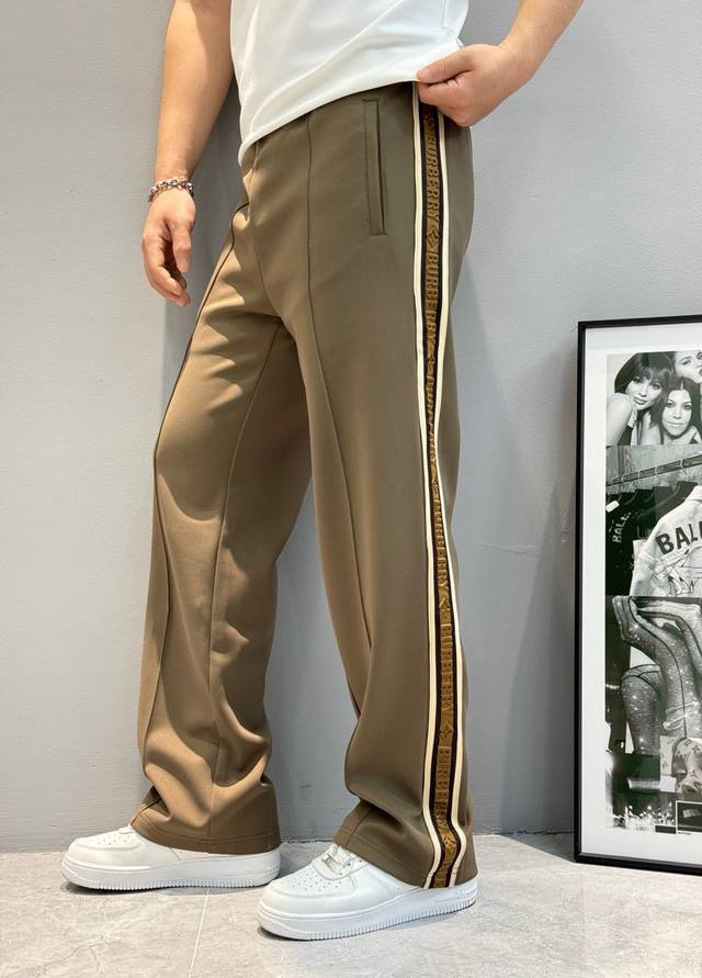 Burberry New Casual Straight Leg Pants. A highly representative new casual trous