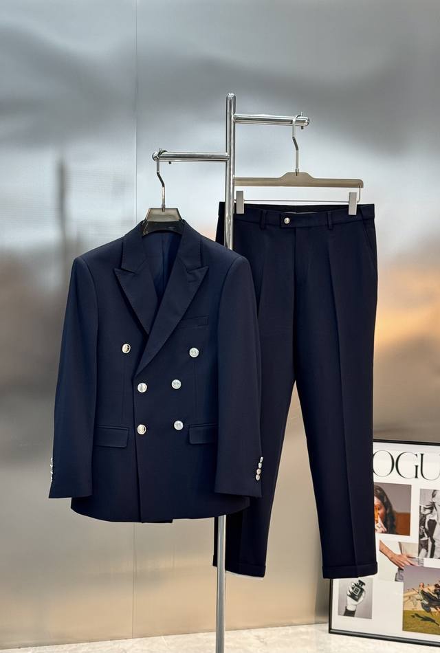Givenchy New Men's Business Suit! Retro style. A top-tier, high-end ready-to-wea