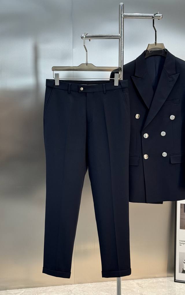 Givenchy New Men's Business Suit! Retro style. A top-tier, high-end ready-to-wea