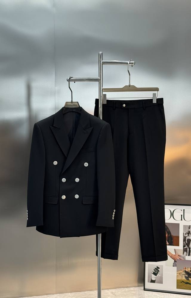 Givenchy New Men's Business Suit! Retro style. A top-tier, high-end ready-to-wea