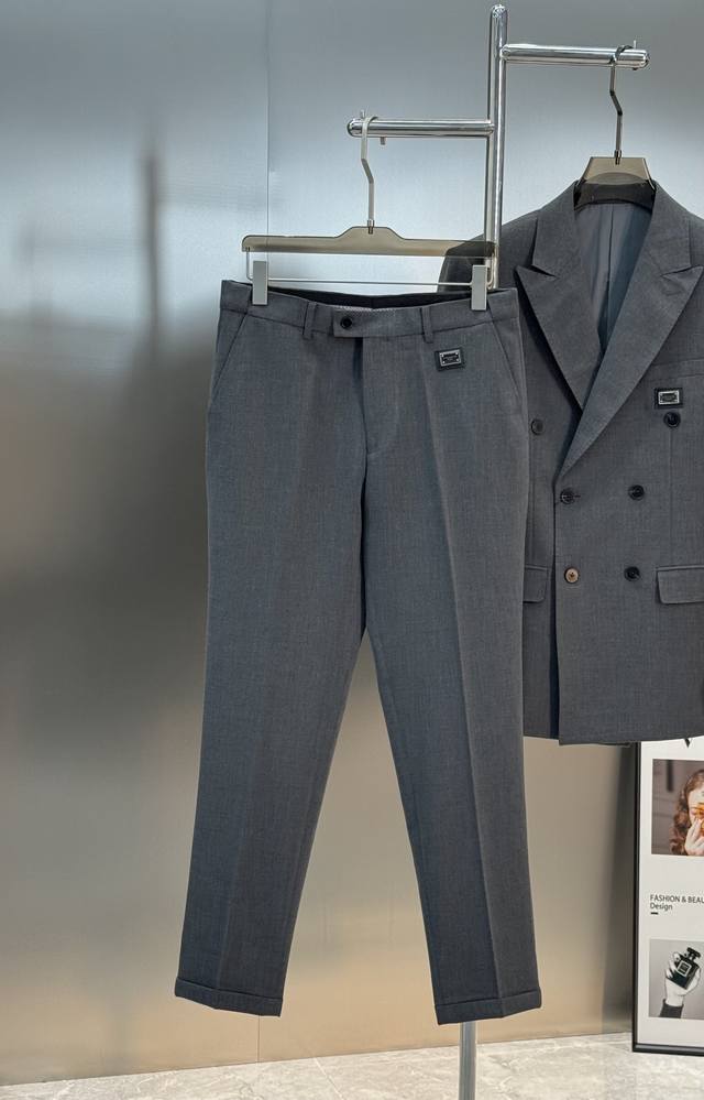 Dolce & Gabbana New Men's Double-Breasted Business Suit! A top-tier, high-end re