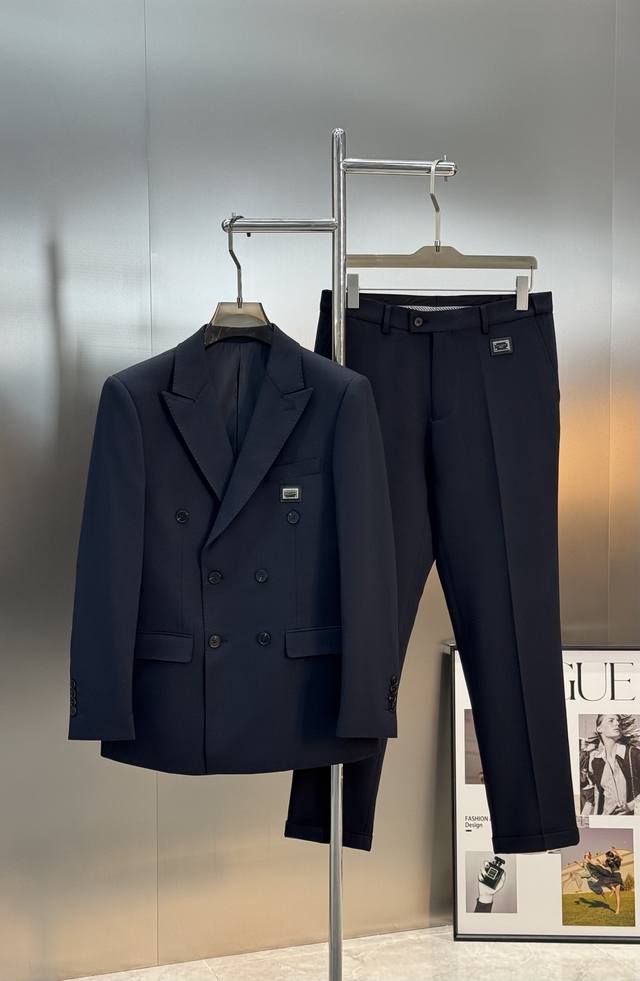 Dolce & Gabbana New Men's Double-Breasted Business Suit! A top-tier, high-end re