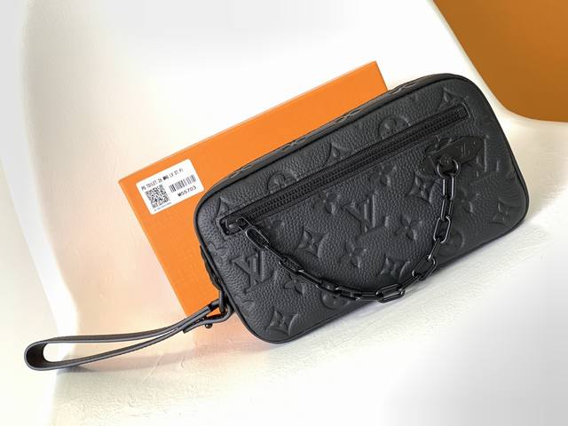 M68321 黑花M55703 压花顶级原单 春夏秀场为 Virgil Abloh 设计的 pochette Volga 手拿包揭开面纱。Monogram Ec