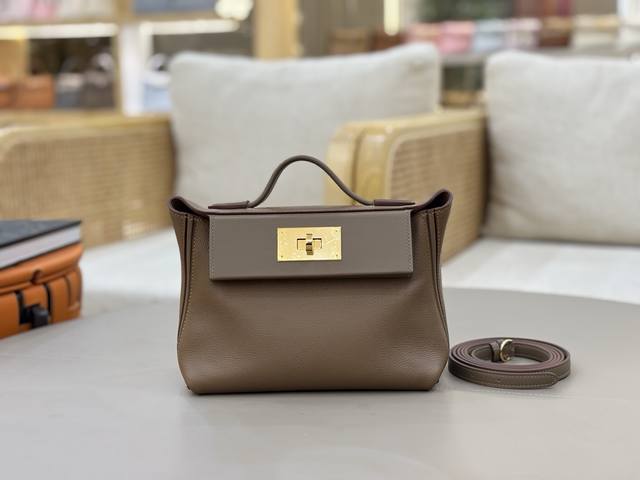 Mini 2424 (21cmImported Evercolor Swift leather and steel hardware, hand-studded