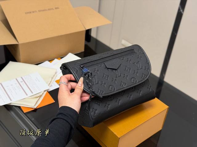 折叠盒飞机盒 客人定的男士相机包 高品质 超实用，配色又好着 低调 一包多种背法， 既可以斜挎 头层牛皮 23.19Cm