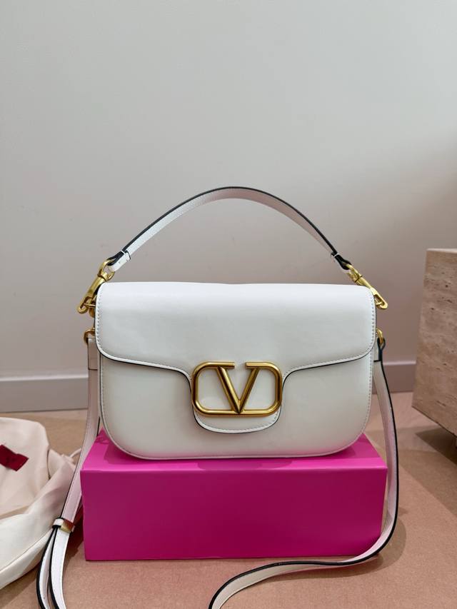 Folding Box Valentino Loco Shoulder Bag Overflowing with sophistication This bag