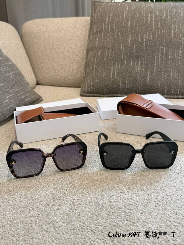 Celine 9947墨镜 Celine 9947墨镜,黑色方形镜框+深色镜片,简约大气,镜腿有品牌标志,辨识度超高。镜片防紫外线,户外佩戴超安心,保护眼睛不怕 Celine 9947墨镜 Celine 9947墨镜,黑色方形镜框+深色镜片,简约大气,镜腿有品牌标志,辨识度超高。镜片防紫外线,户外佩戴超安心,保护眼睛不怕