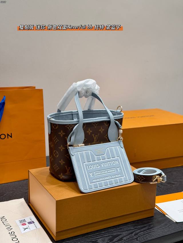 礼盒包装 升级版 Lv 村上隆联名白三彩2026年新款 横版East West Carryall～腋下托特包。放东西更有安全感了，肩带也变细了，可以调节腋下包的