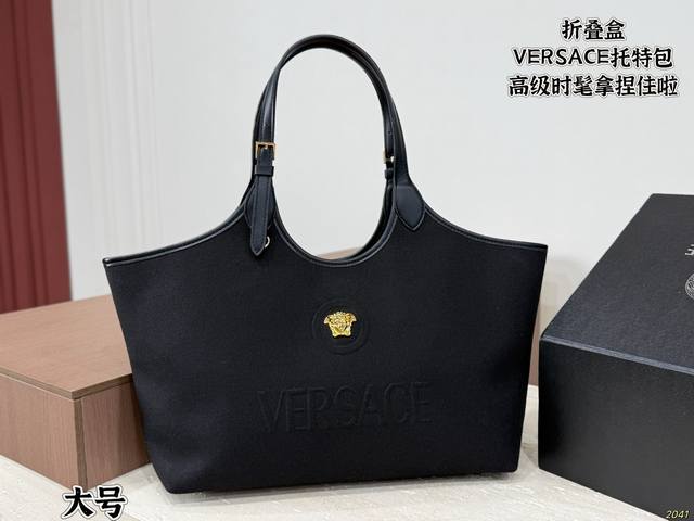 折叠盒 范思哲Versace 托特包 高级时髦拿捏住啦 不显老气好好搭啊 而且貌美气质加成好高的呀～ 爱死了这份从容优雅 尺寸35 24 22 19