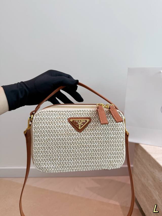 Prada Straw Camera Bag Exquisite design, super satisfying Suitable for vacations