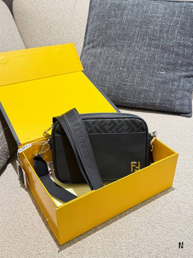 Fendi Ff Logo Shoulder Bag This Fendi Ff logo shoulder bag features black leathe