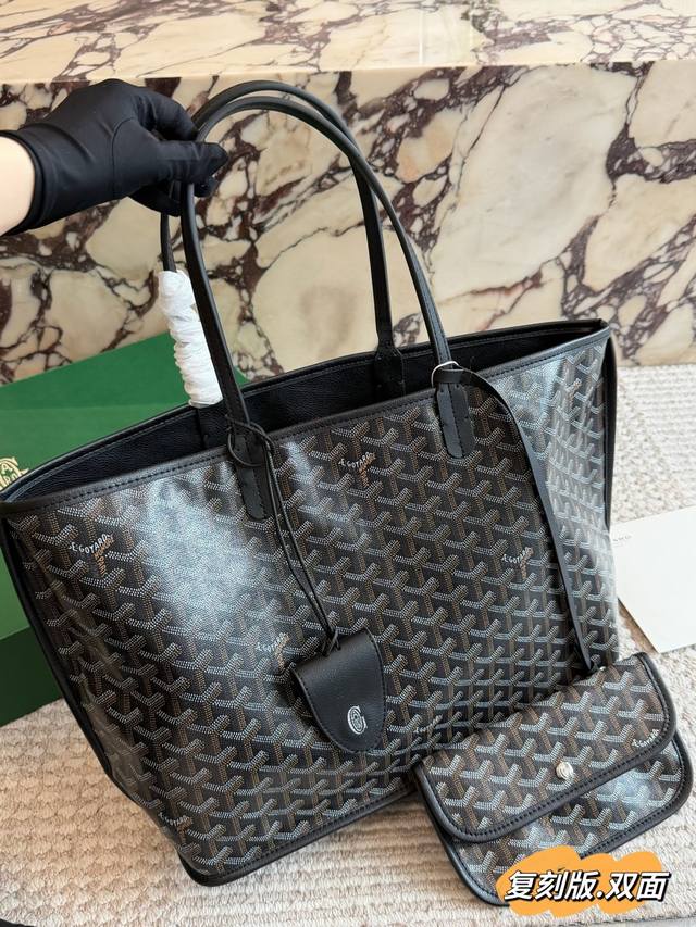 复刻版 配盒 Size：34*27Cm 戈雅购物袋 属于这个季节的购物袋 从头到尾全部都是客订哦！ Goyard 小托特 实物真的很有质感， 四季绝配！