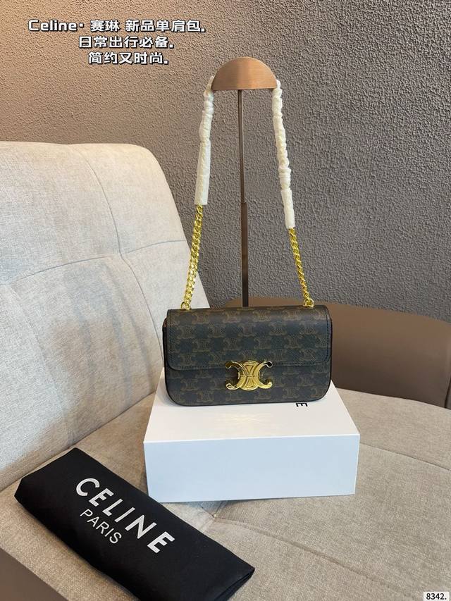 配礼盒. Celine赛琳 凯旋门法棍腋下包 长方形轮廓复古感满满 随便搭都是高级风 上身真的太好看！尺寸：21*4*12Cm