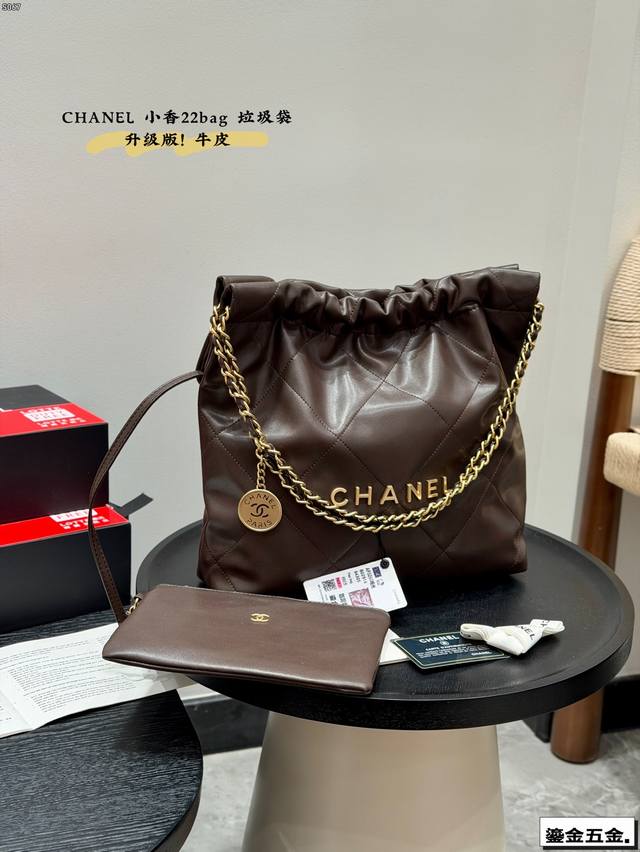 礼盒包装 升级版！牛皮！ 香奈儿Chanel 22Bag垃圾袋 最贵的 “垃圾袋”。 不是第一眼美女但拿到手立马真香现场 上身时髦感Upup 中号尺寸: 31*