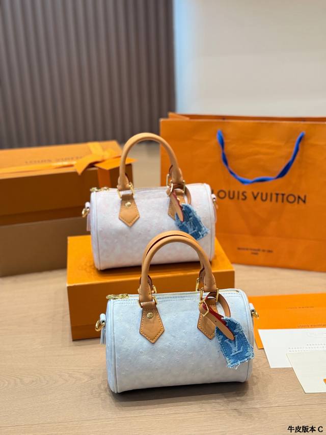 牛皮版本 Lv牛仔Speedy Nano手袋 Lv牛仔Speedy Nano手袋，浅蓝水洗牛仔布+经典Monogram老花，搭配天然牛皮手柄，复古又时髦。小巧波