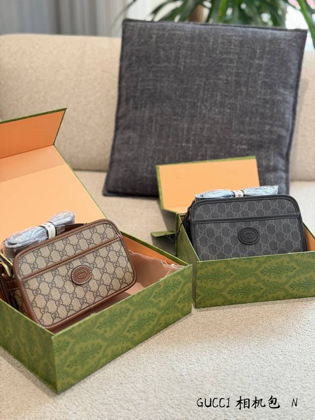 Gucci Retro Monogram Camera Bag This Gucci retro monogram camera bag features cl