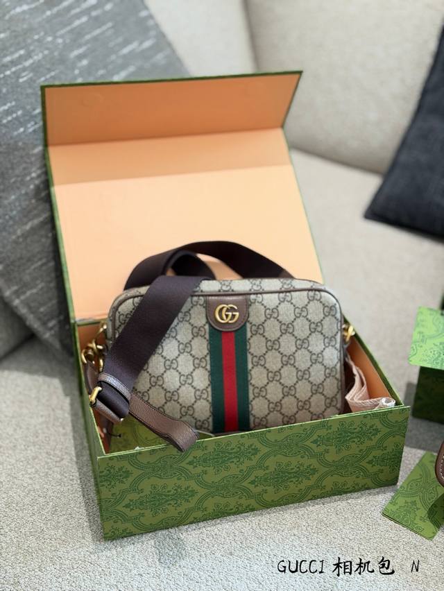 Gucci Ophidia Camera Bag This small camera bag from the Gucci Ophidia series is