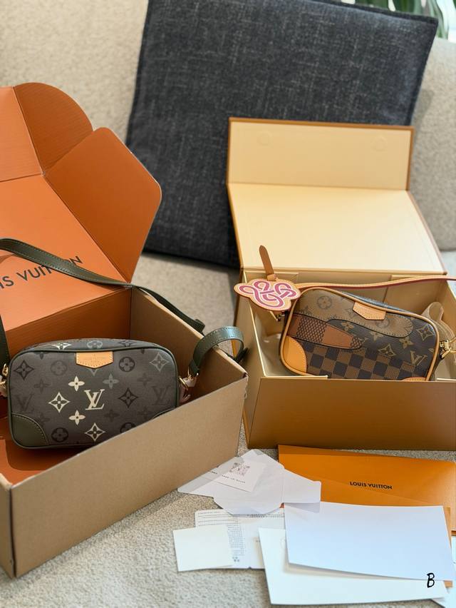 老花绿花 Lv TrocadéRo迷你相机包 Lv TrocadéRo迷你相机包，经典Monogram老花帆布+牛皮镶边，复古做旧五金超有质感。尺寸约20×13