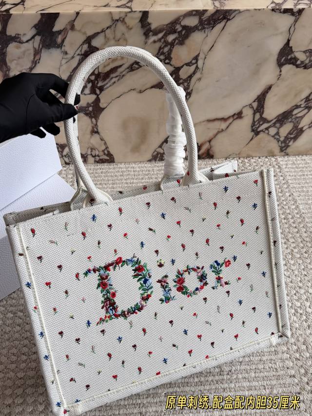 Comes with box and inner liner Size: 35*28 cm Dior Tote Shopping Bag Cdbooktote2
