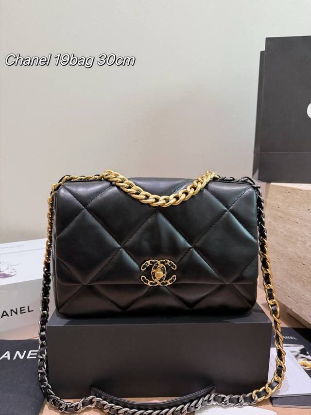Original single item with gift box Chanel 19 Baggi - a small Chanel bag that bot