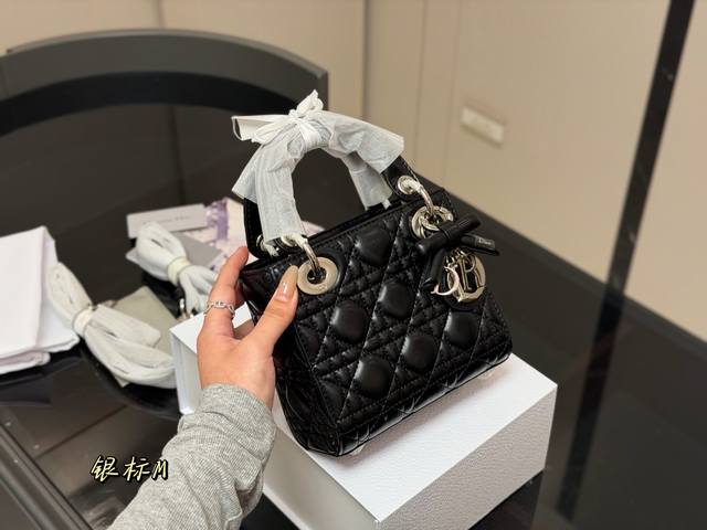 Comes with folding box Size: 17cm High-quality version. Upgraded top-tier origin