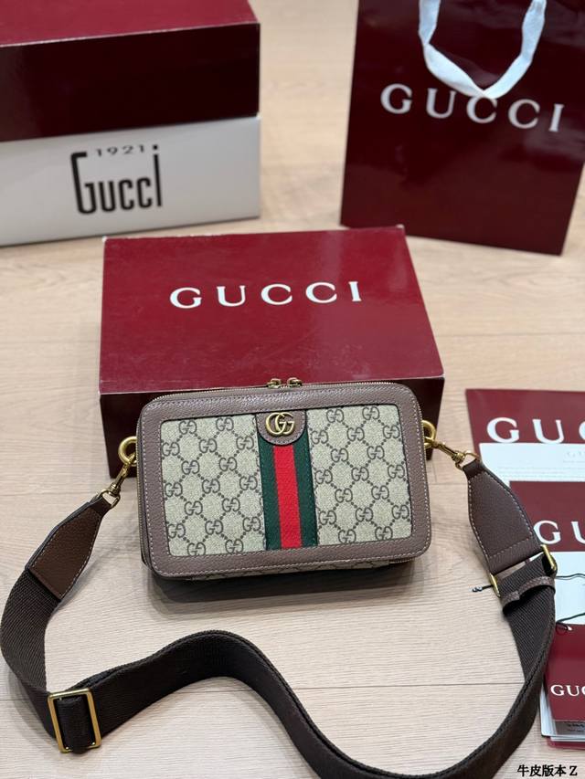 Leather Gucci Ophidia Camera Bag (DDDThis Gucci Ophidia camera bag features clas
