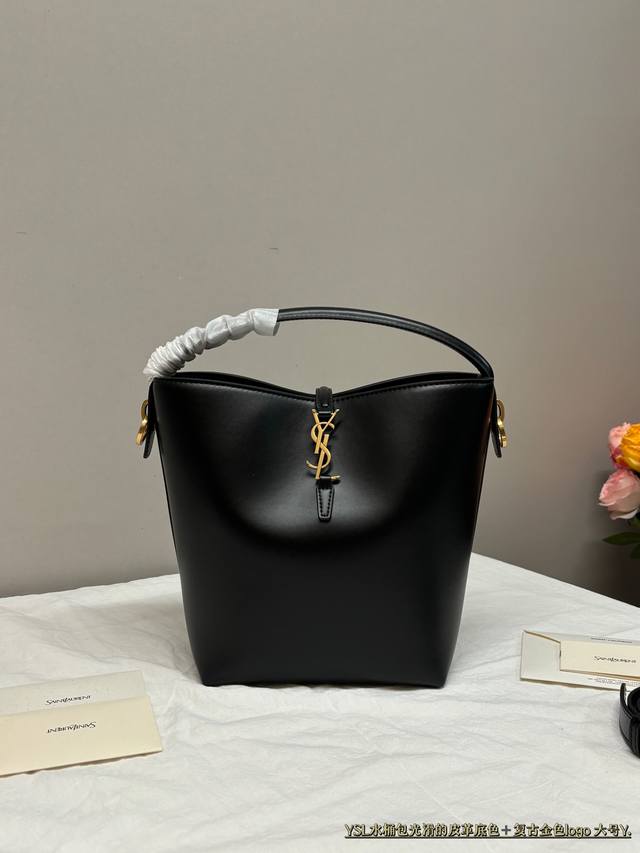 Comes with box Size 20.25cm YSL Saint Laurent Le 37 This bucket bag is so cute!
