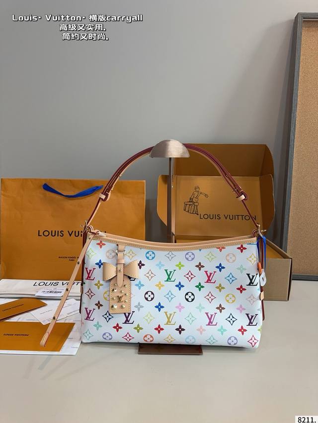 配礼盒. Lv 路易威登 新品Carryall 系列最新手感超级好 搭配起来超级美腻 超级推荐 走秀款同步 上身效果好 原版五金带Logo 超级洋气 奢华高贵的