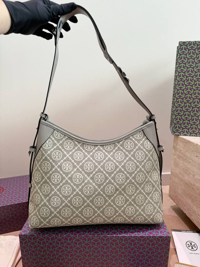 配折叠盒 Tory Burch托里伯奇 Hobo腋下包 经典格纹提花＋浅灰色，优雅又有辨识度。尼龙帆布＋皮革饰边，轻便耐用，通勤休闲都Ok！新月形设计，容量适中