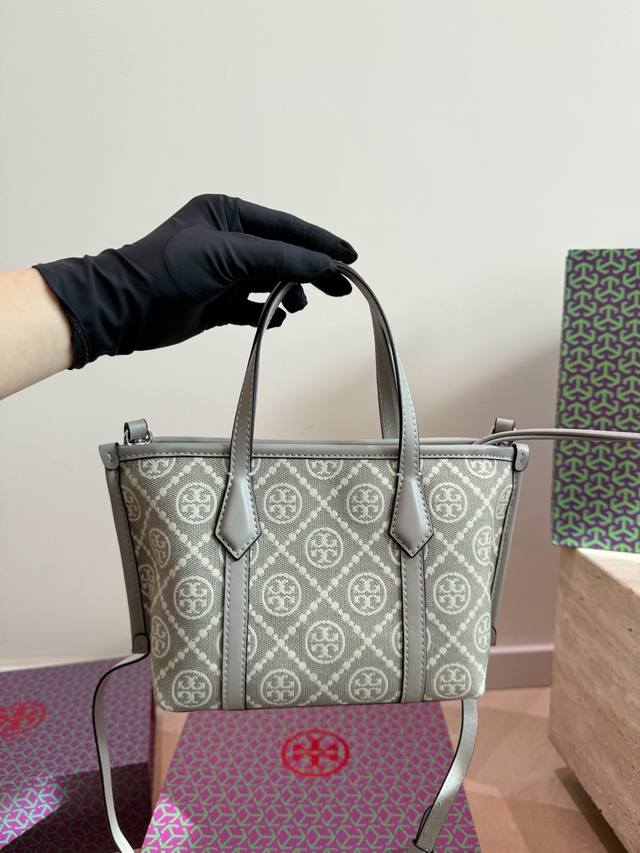 配折叠盒 Tory Burch 托里伯奇 迷你菜篮子托特包 经典Monogram老花提花＋海军蓝皮革饰边，复古优雅气质满分。小巧但容量可观，手机、化妆品都能装下