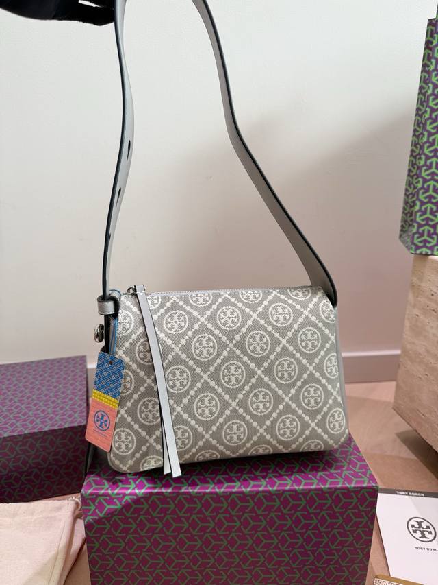 配折叠盒 Tory Burch 托里伯奇 Romy系列单肩包 经典Tmonogram提花面料＋黑色牛皮饰边，简约复古又高级。小巧轻便，日常通勤、逛街都超适合！