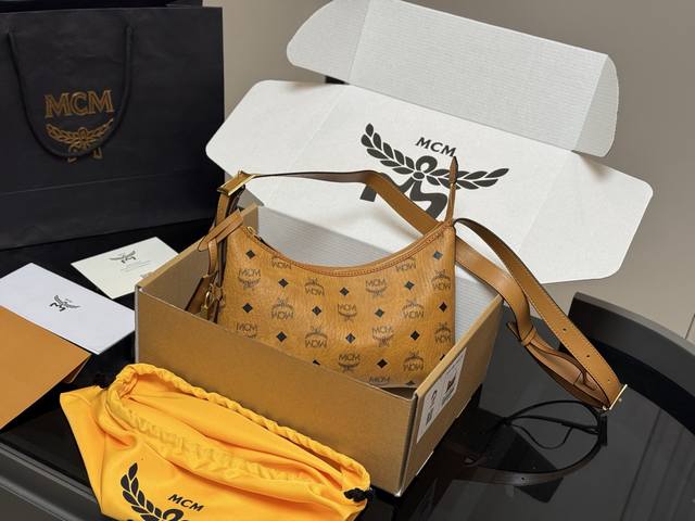 Comes with a box Size: 26cm Mcm Croissant New Arrival Original! Made in Qingdao