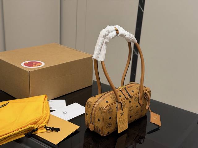 Comes with box Size: 28*12Cm Mcm's new bowling bag The capacity is sufficient fo