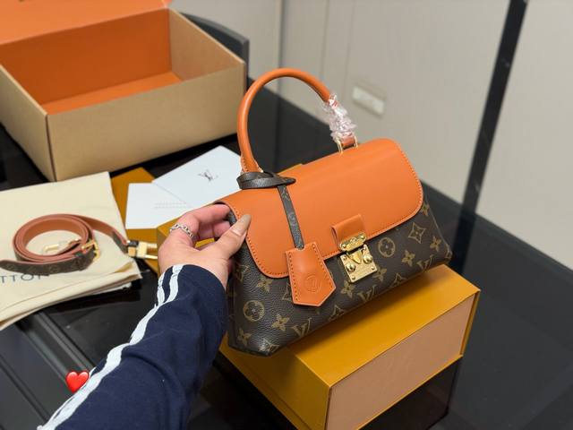 配折叠盒飞机盒 Size：24*15Cm Lv Madeleine Bb 非常喜欢这种带手柄的包 拎起来很有感觉！ 搜索Lv