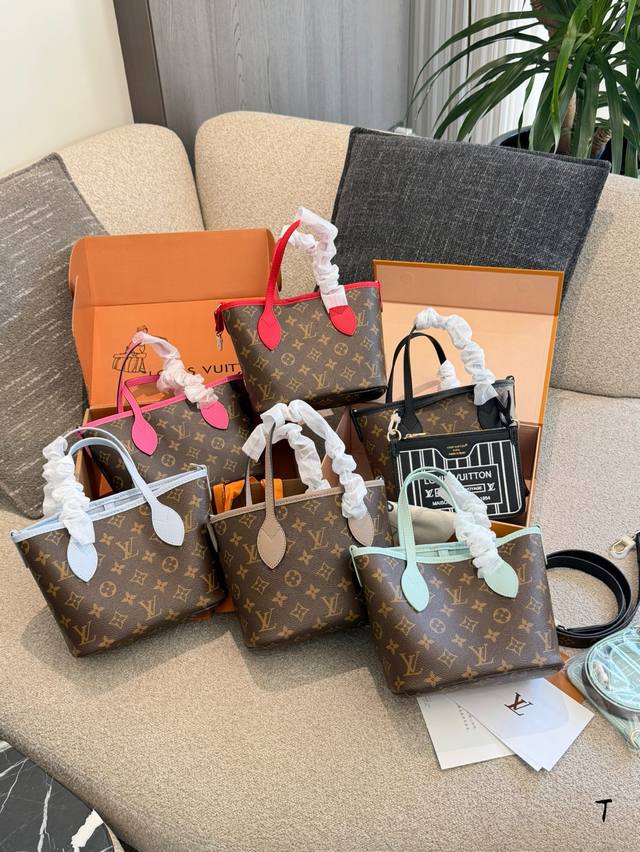 Lv Neverfull Inside-Out Bb手袋 Lv Neverfull Inside-Out Bb手袋，经典Monogram老花+黑色牛皮拼接，双面