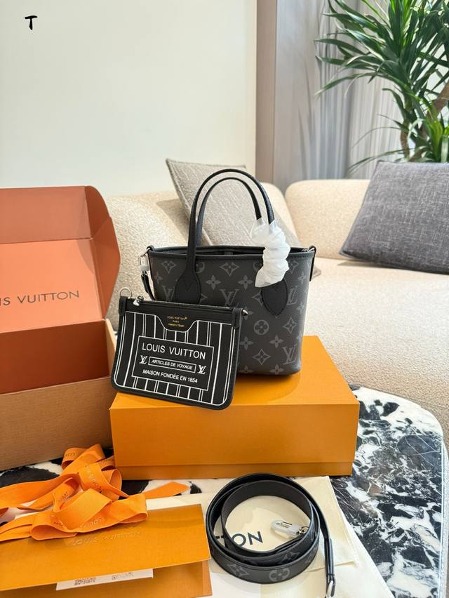 Lv Neverfull 双面托特Bb托特好Q捏 牛皮材质 皮质真的好软啊 一面老花灰一面黑色 可以双面背的设计配有肩带和子包 休闲穿搭太好配了容量超大 真的很